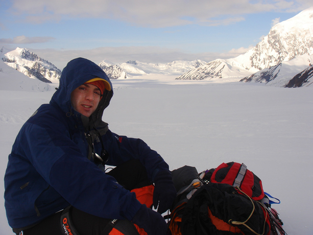 Nacer Ibn Abdeljalil, 33 ans, s’apprête à devenir en mars 2013 le premier marocain à tenter l’ascension de l’Everest.